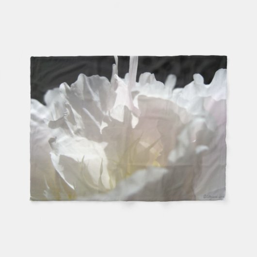 White Peony Petals Silhouette Fleecedecke (Vorderseite (Horizontal))