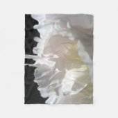 White Peony Petals Silhouette Fleecedecke (Vorderseite)