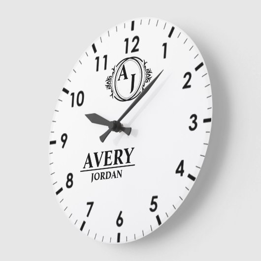 White Personalized Monogram Custom Elegant Große Wanduhr (Winkel)