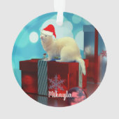 White Pet Ferret in Weihnachtsmannmütze Ornament (Rückseite)