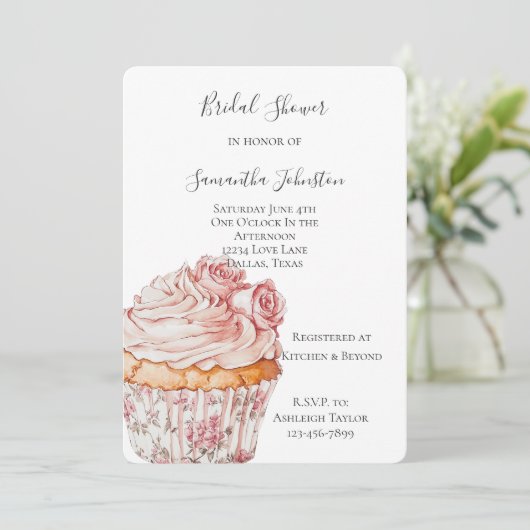 White Pink Roses Floral Cupcake Bridal Shower Einladung (Stehend Vorderseite)