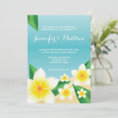 White Plumeria Frangipani Island Wedding Einladung (Stehend Vorderseite)