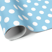 White Polka Dot auf Light Blue Medium Space Geschenkpapier (Rolleneckpunkt)