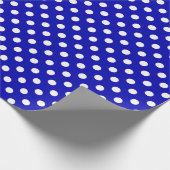 White Polka Dot auf Royal Blue Medium Space Geschenkpapier (Ecke)
