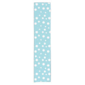 White Polka Dots auf Baby Blue Kurzer Tischläufer (Vorderseite)