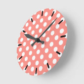 White polka dots on peach runde wanduhr (Winkel)