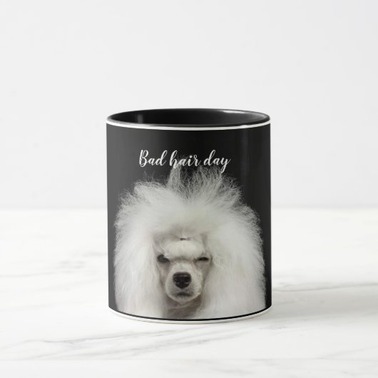 White Poodle Bad Hair Day Tasse (Zentrum)
