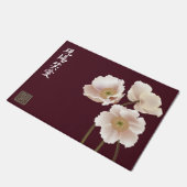 White poppies burgundy "Live Laugh Liebe" Fußmatte (Schrägansicht)