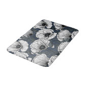 White poppies on navy badematte (Schrägansicht)