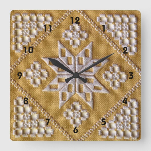 White PRINTED cutwork embroidery 2 on linen custom Quadratische Wanduhr (Vorderseite)