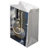 White Pumpkin auf dem Rail - Martha's Vineyard Mittlere Geschenktüte (Vorderseite Schrägansicht)