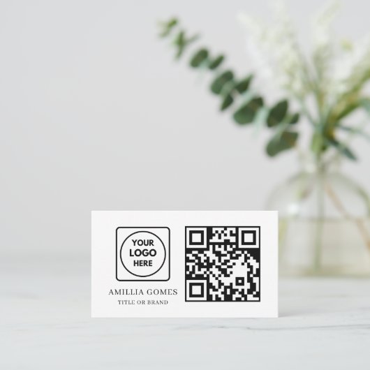 White QR Code | Modern Minimal Custom Contact  Visitenkarte (Stehend Vorderseite)