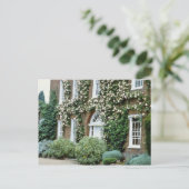 White Queen Anne House mit Klettergarten Rose Ceci Postkarte (Stehend Vorderseite)