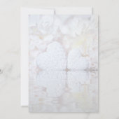 White Reflection Peony Blume & Hearts Wedding Einladung (Rückseite)