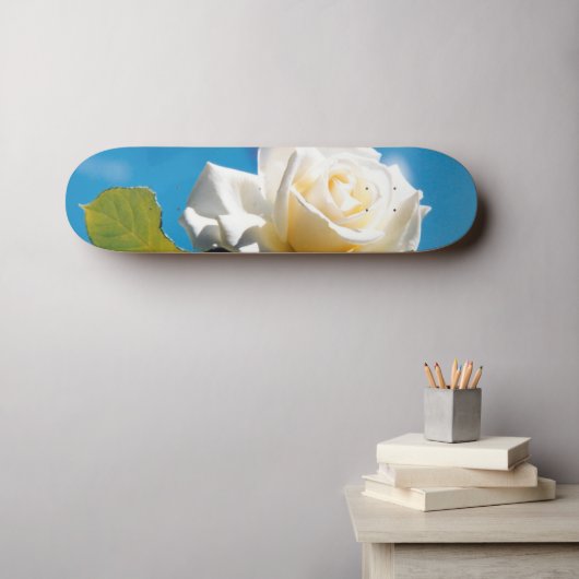 White Rose Beauty Skateboard (Wandkunst (Horz))
