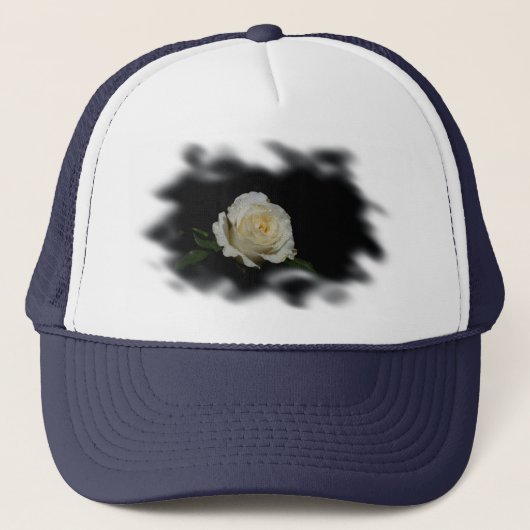 White Rose Burned Edges Truckerkappe (Vorderseite)