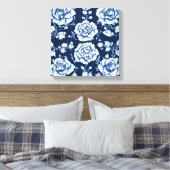 White Rose Muster & Royal Blue Background Art Leinwanddruck (Insitu (Schlafzimmer))