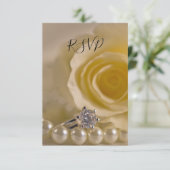 White Rose Ring Pearls Wedding RSVP Response Card Karte (Stehend Vorderseite)