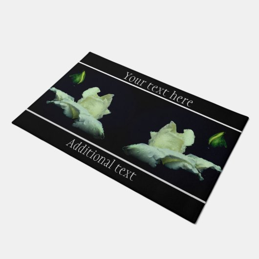 White Rosenknospe Blume Pesonalized Fußmatte (Schrägansicht)