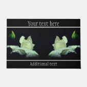 White Rosenknospe Blume Pesonalized Fußmatte (Vorderseite)