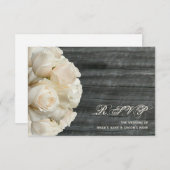 White Roses & Barnwood Wedding RSVP Karte (Vorne/Hinten)