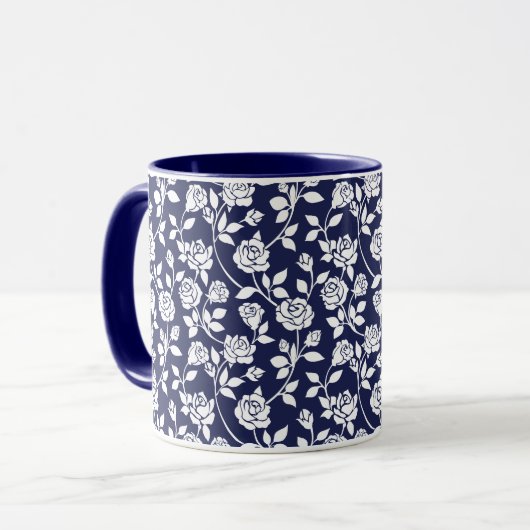 White Roses Blätter Navy Blue Background Pattern Tasse (Vorderseite Links)