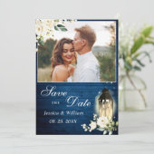 White Roses Blue Wood Lantern Foto Hochzeit Save The Date (Stehend Vorderseite)