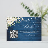 White Roses Blue Wood Lantern Wedding QR Code Begleitkarte (Stehend Vorderseite)