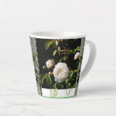 White Roses Design Latte Tasse (Rechte Ecke)