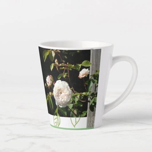 White Roses Design Latte Tasse (Rechts)