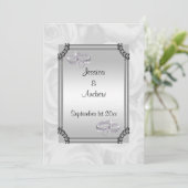 White Roses & Diamond Wedding Rings Einladung (Stehend Vorderseite)