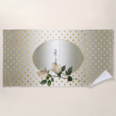 White Roses Gold Hearts Beach Handtuch (Vorderseite)
