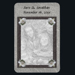 White Roses Rahmen Wedding Foto Personalisiert Magnet<br><div class="desc">Hübsche Rosen auf einem schwarzen Flachrahmen Ankündigung Datum freihalten oder Gastgeschenk Hochzeit 4x6 Kühlschrank Magnet. Bereit für Ihr besonderes Foto. Füllen Sie Ihre Informationen in der Vorlage aus. Nehmen Sie mehr Änderungen an Text- und Schriftart-Größe, Stil und Farbe vor. Fügen Sie Ihr Foto hinzu, indem Sie auf Ändern klicken und...</div>