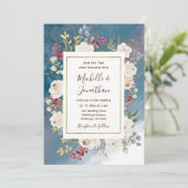 White Roses Red Berries on Blue Christlich Wedding Einladung (Stehend Vorderseite)