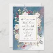 White Roses Red Berries on Blue Christlich Wedding Einladung (Rückseite)