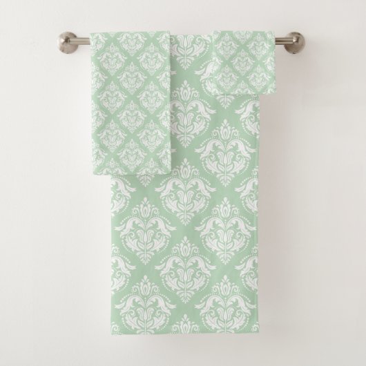 White & Sage Green Floral Damasks Pattern Badhandtuch Set (Insitu)