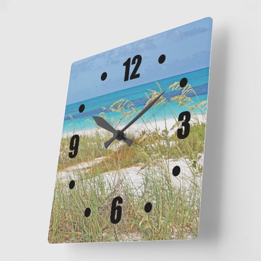 "WHITE SAND BEACH, SEA GRASS, BLUE-GREEN WATER" QUADRATISCHE WANDUHR (Winkel)