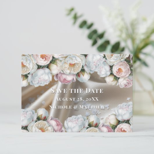 White Satin Roses and Peony Wedding Save The Date (Stehend Vorderseite)