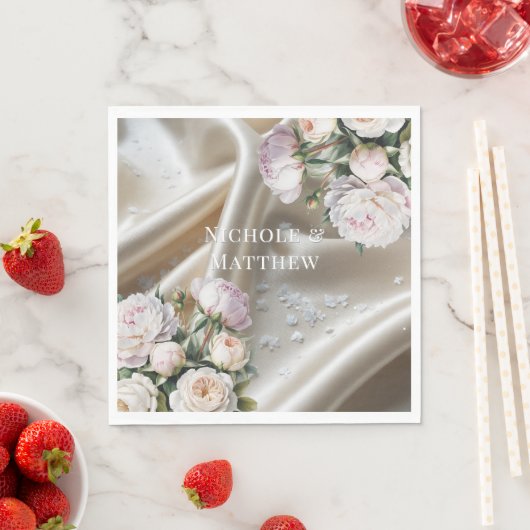 White Satin with Roses and Peony Wedding Serviette (Beispiel)