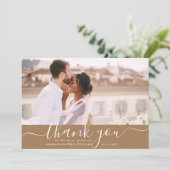 White Script Moderne Hochzeit Danke Foto Card (Stehend Vorderseite)