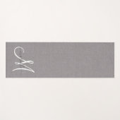 White Script Monogram Grau Linen Yogamatte (Vorderseite (Horizontal))