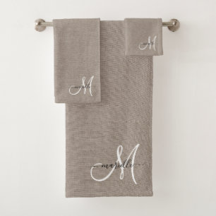 White Script Monogram Taupe Imitate Linen Badhandtuch Set