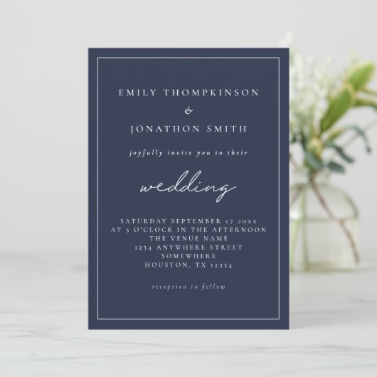 White Script Navy Blauer Text Lone Border Hochzeit Einladung (Stehend Vorderseite)