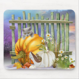 White Shoe Lost im Pumpkin Patch Mousepad