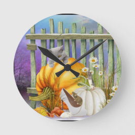 White Shoe Lost in the Pumpkin Patch ist eine Coll Runde Wanduhr