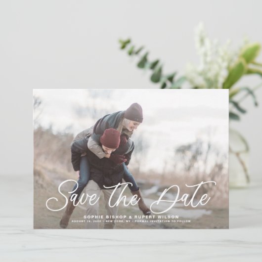 White Simple Calligraphy Foto Save The Date (Stehend Vorderseite)