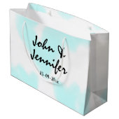 white simple minimal text style wedding blue heart große geschenktüte (Rückseite Schrägansicht)