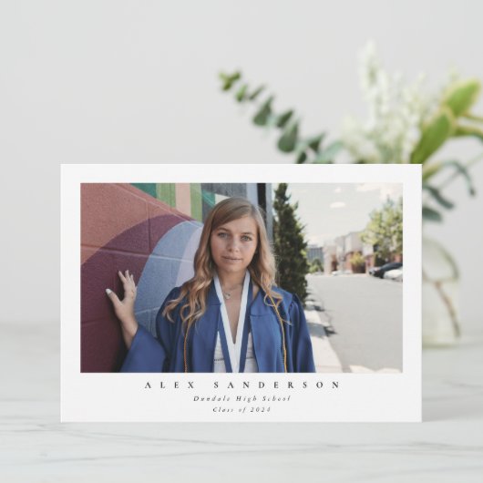 White Simple Modern Single Foto Abschluss Ankündigung (Stehend Vorderseite)