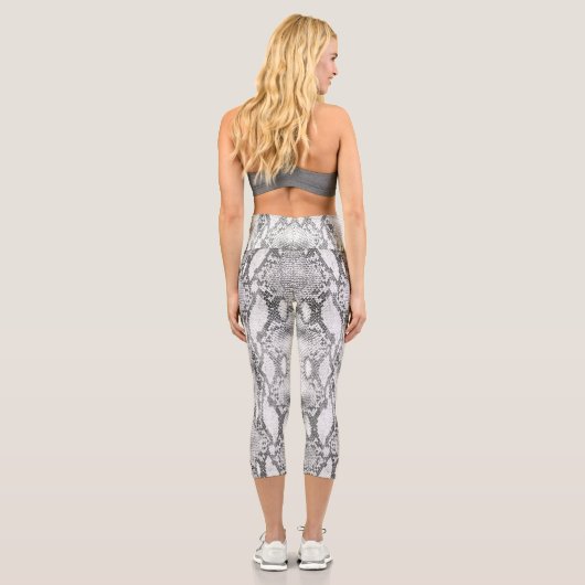 White Snake Skin Print Capri Leggings (Rückseite)