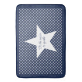 White Snowflake Pattern on a Midnight Blue Sky Badematte (Vorderseite Vertikal)